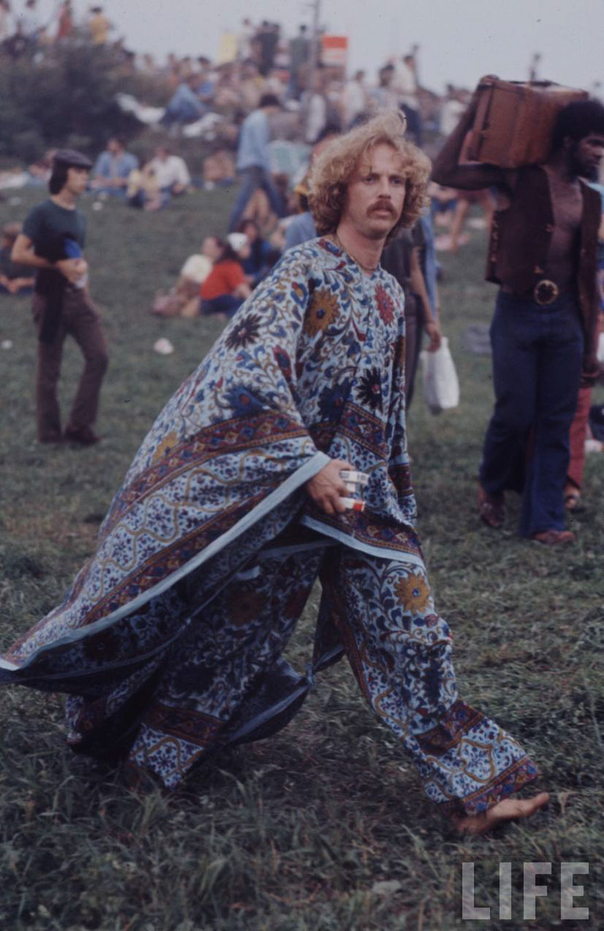 1969-woodstock-music-festival-hippies-bill-eppridge-john-dominis-18-57bc2fb88d9ab__880