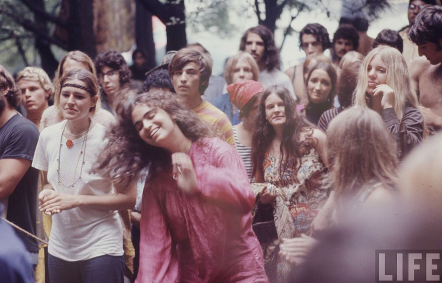 1969-woodstock-music-festival-hippies-bill-eppridge-john-dominis-22-57bc2fc08d174__880